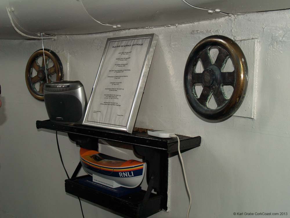 KG075363 RNLI donagions + lightouse info