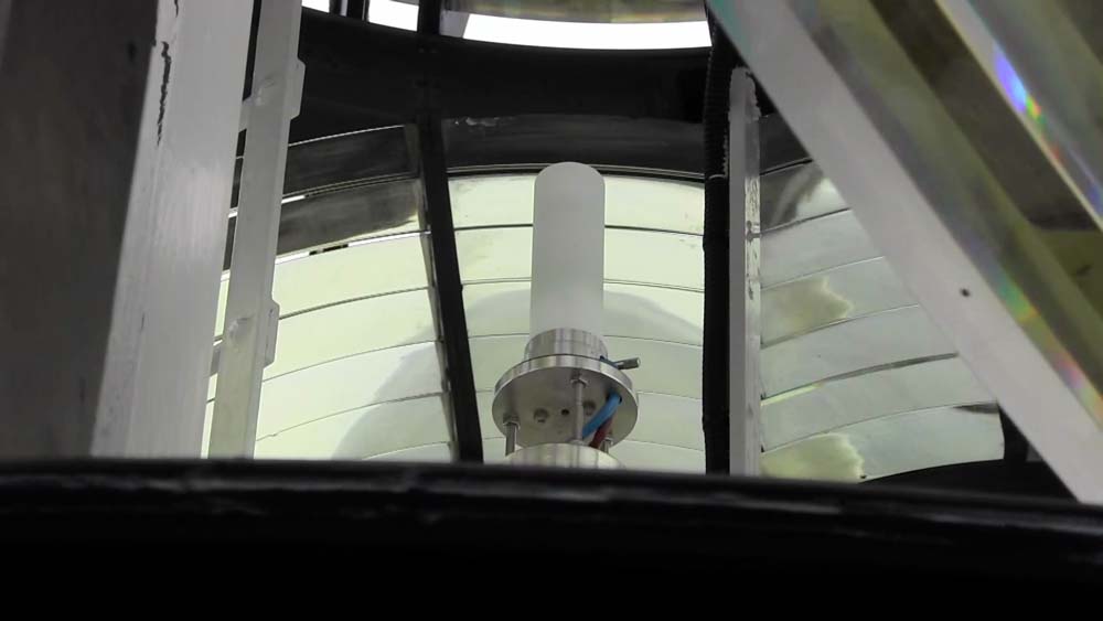 KG075397 IMG_0240 lighthouse bulb fitting