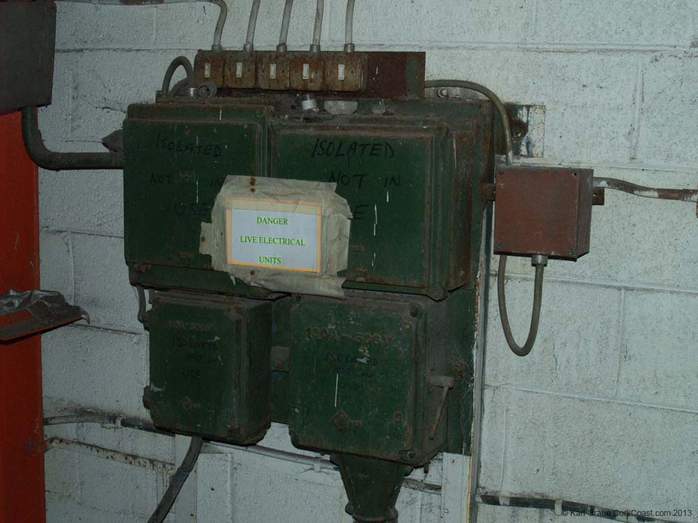KG254968 electrical panel pipe hall verolme
