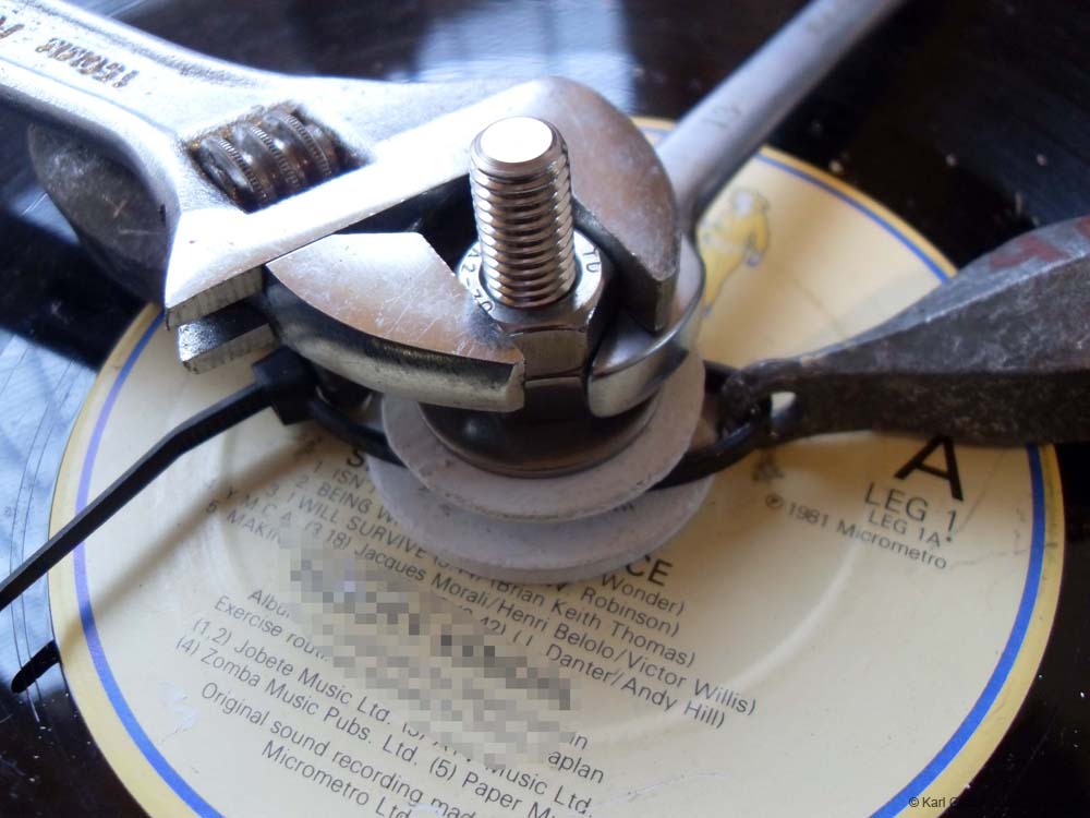 200 SDC11676 hold lower nut and tighted top washer firmly